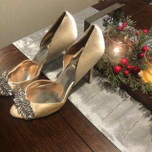 Priced to sell!  Worn once on wedding day.